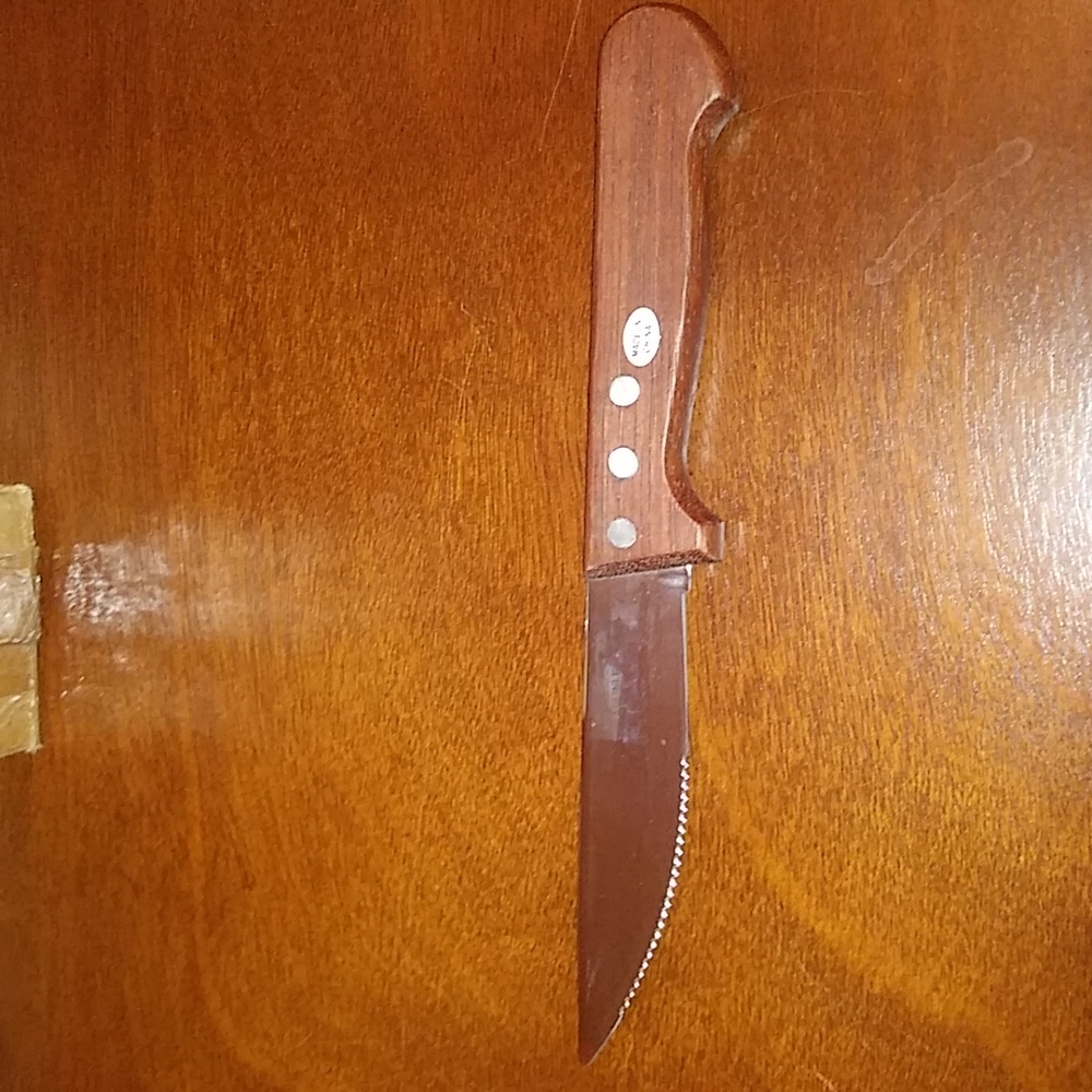 Set of steak knives